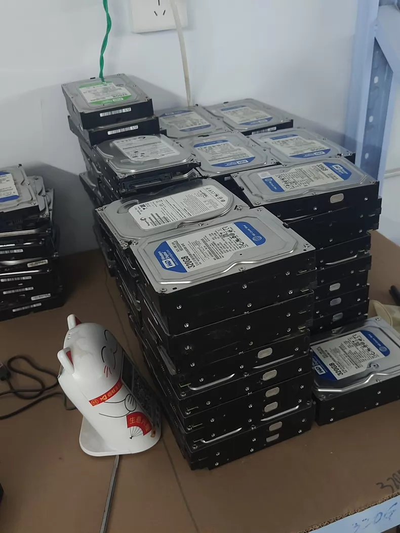 西数320G、希捷320G机械硬盘